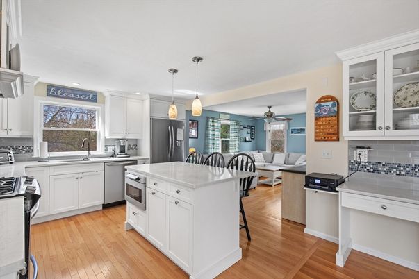 Interior, Kitchen, Living room, Pendant Lights, Recessed Lighting, Wood Texture Flooring