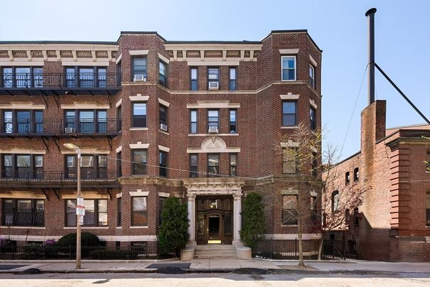 Exterior, Facade, Brick Facade, Rowhouse