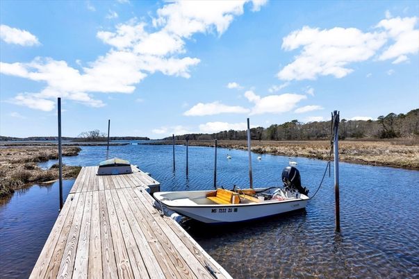 Exterior, Lake
