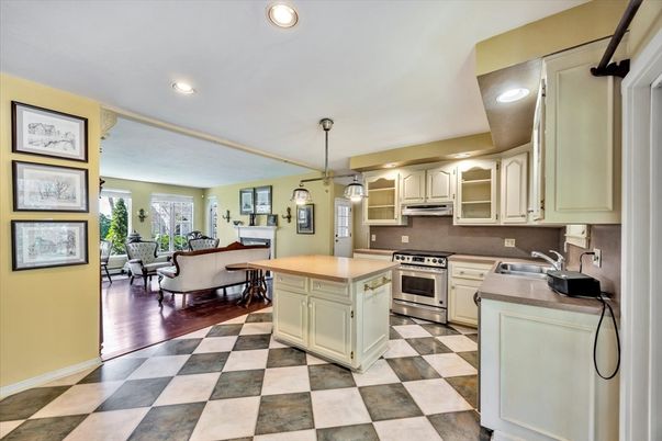 Dining room, Interior, Kitchen, Living room, Pendant Lights, Recessed Lighting, Stainless Steel Appliances