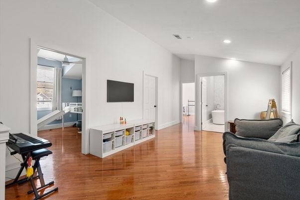 Interior, Living room, Recessed Lighting, Wood Texture Flooring