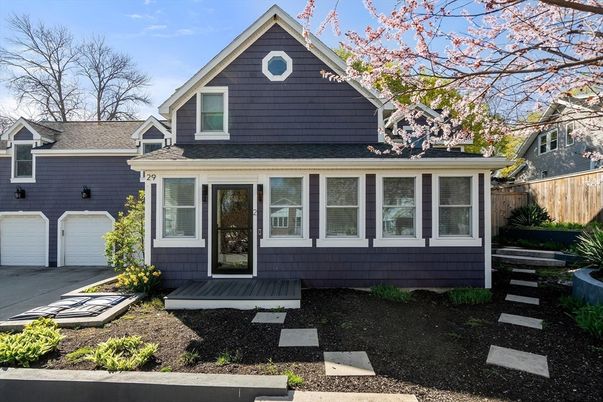 Exterior, Facade, American Craftsman