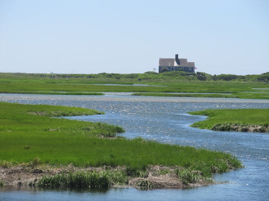 Exterior, Lake