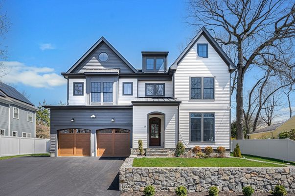 Attached, Exterior, Facade, Farmhouse
