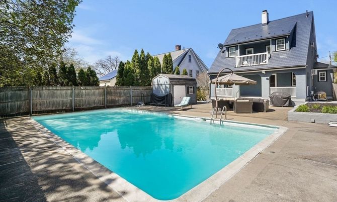 Exterior, Pool