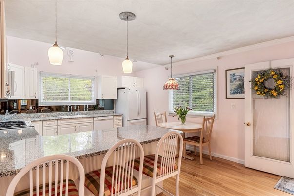 Dining room, Interior, Kitchen, Pendant Lights, Wood Texture Flooring