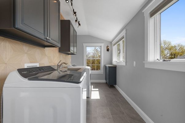 Interior, Washer, Wood Texture Flooring