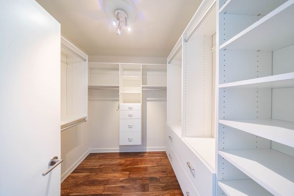 Interior, Walk-in Closets, Wood Texture Flooring