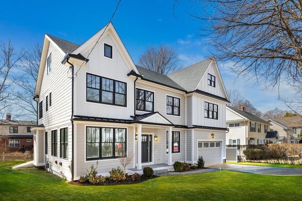 Attached, Exterior, Facade, Farmhouse