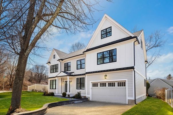Attached, Exterior, Facade, Farmhouse