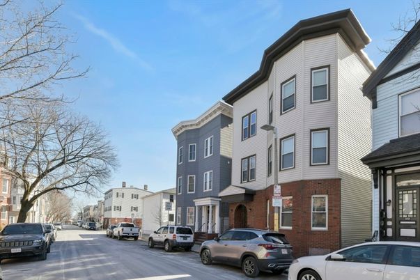 Exterior, Facade, Brick Facade, Rowhouse