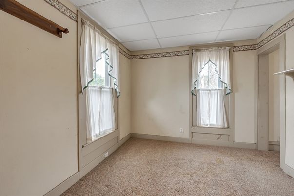 Empty room, Interior