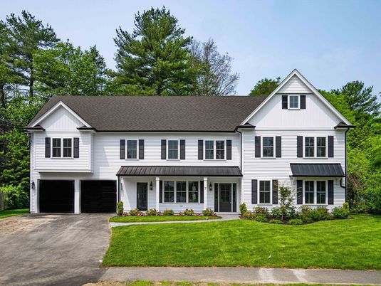 Attached, Exterior, Facade, Farmhouse