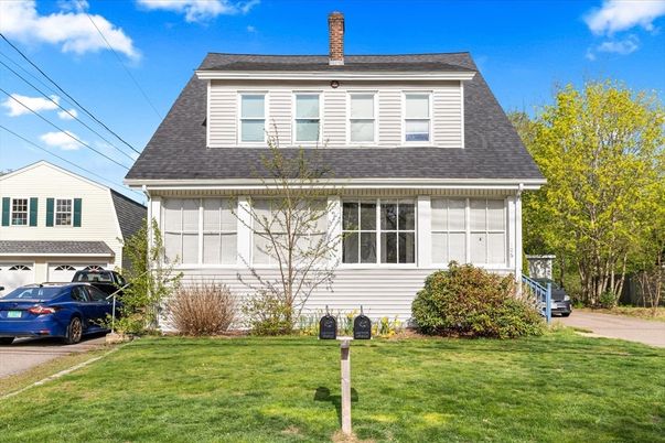Attached, Exterior, Facade, Cape Cod