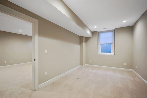 Empty room, Interior, Recessed Lighting