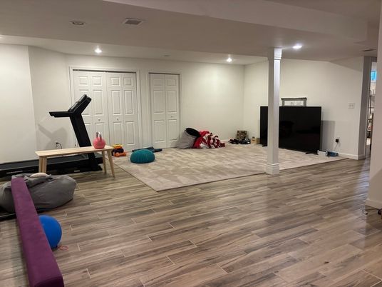 Fitness Equipment, Interior, Recessed Lighting, Wood Texture Flooring