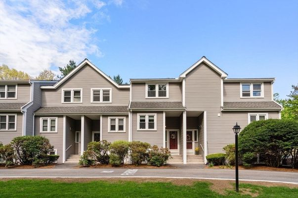 Exterior, Facade, Rowhouse