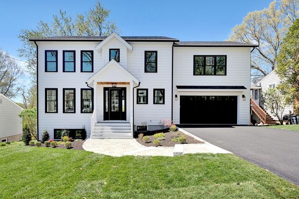 Attached, Exterior, Facade, Farmhouse