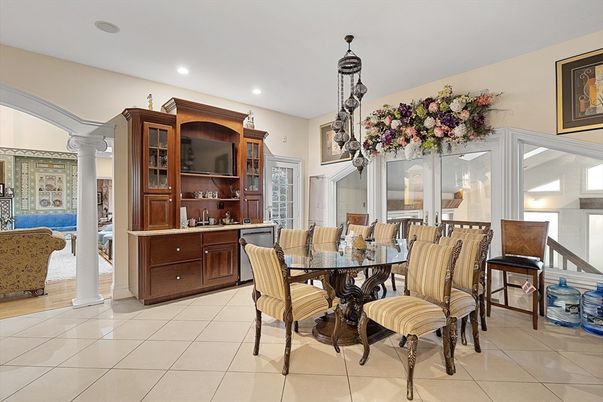 Dining room, Interior, Pendant Lights, Recessed Lighting