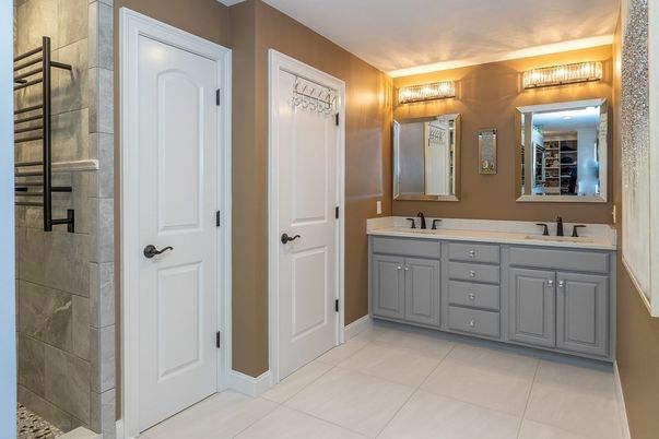 Bathroom, Dual Sink Vanities, Interior