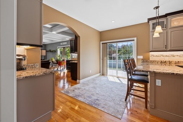 Interior, Pendant Lights, Recessed Lighting, Wood Texture Flooring