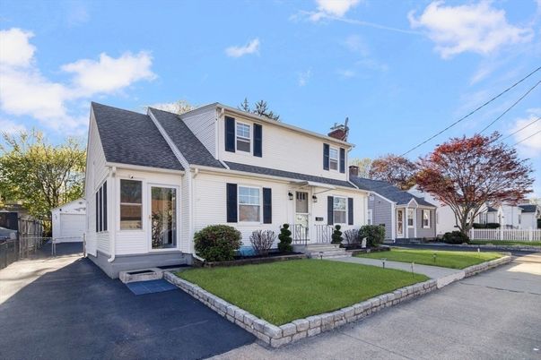 Exterior, Facade, Cape Cod
