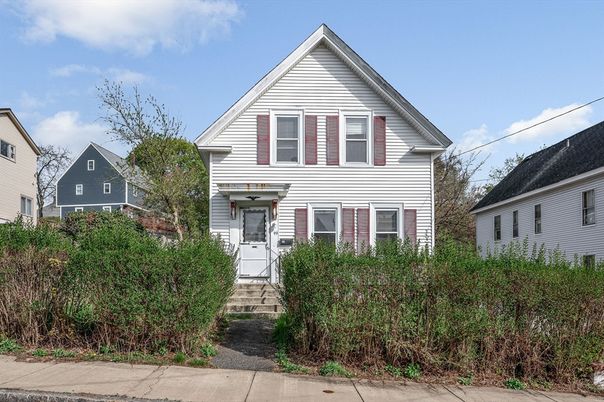 Exterior, Facade, Queen Anne Victorian