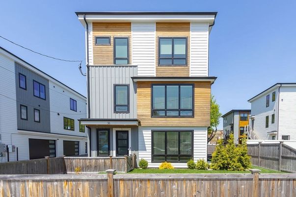 Exterior, Facade, Modern