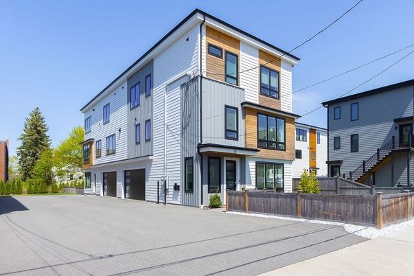 Exterior, Facade, Rowhouse