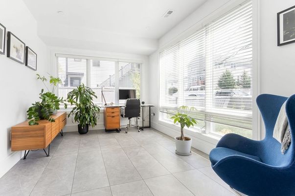 Home Office, Interior