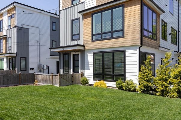Exterior, Facade, Rowhouse