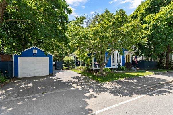 Detached Garage, Exterior