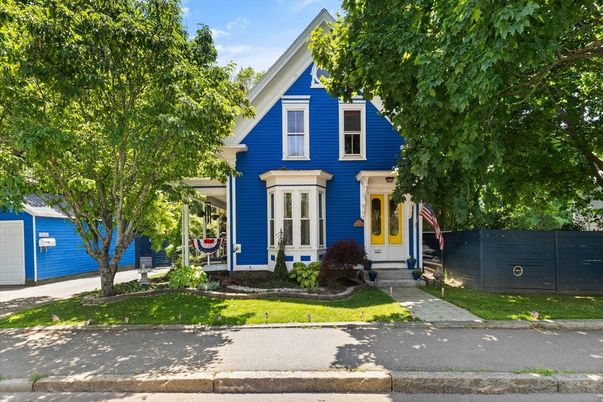 Exterior, Facade, Queen Anne Victorian