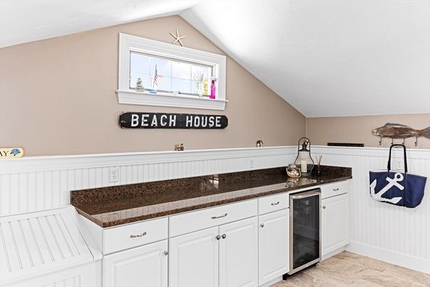 Interior, Washer, Wood Texture Flooring