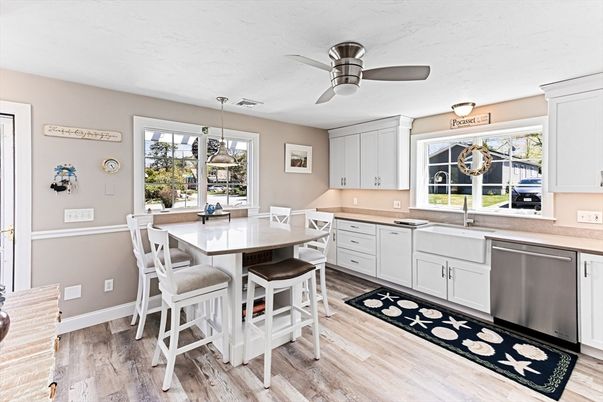 Dining room, Interior, Kitchen, Pendant Lights, Wood Texture Flooring