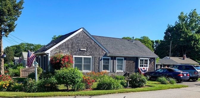 Attached, Exterior, Facade, Cape Cod