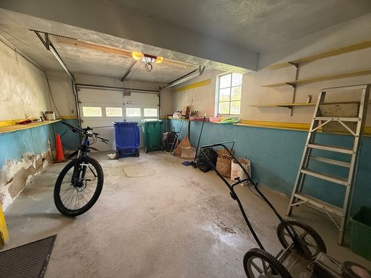 Garage, Interior