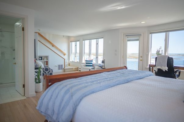 Bedroom, Interior, Recessed Lighting, Water, Wood Texture Flooring