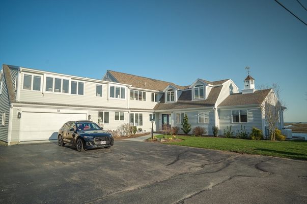 Attached, Exterior, Facade, Cape Cod