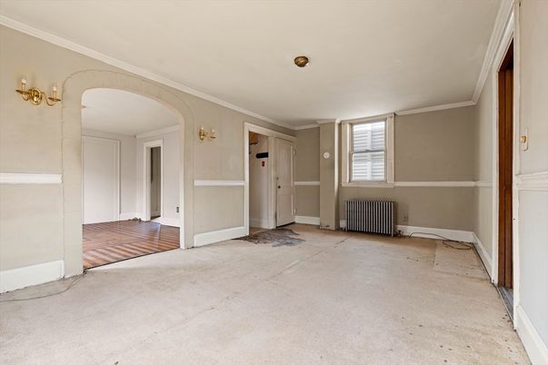 Empty room, Interior