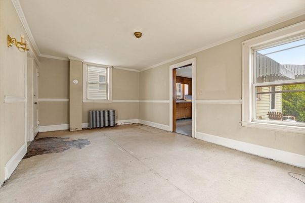 Empty room, Interior