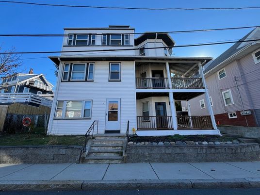 Exterior, Facade, American Foursquare