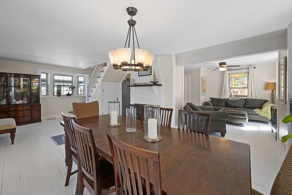 Chandelier, Dining room, Interior, Living room, Pendant Lights, Wood Texture Flooring