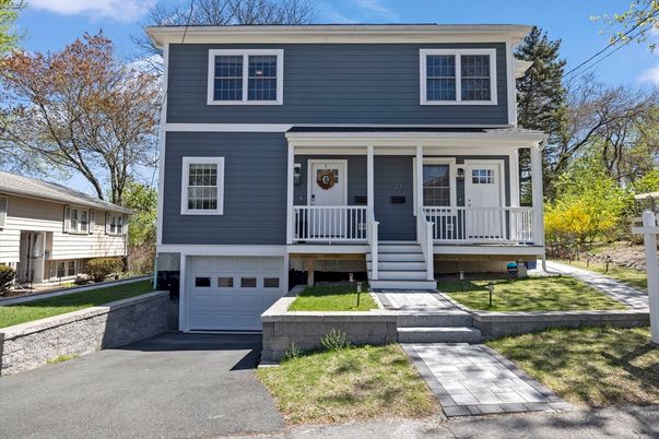 Attached, Exterior, Facade, American Foursquare