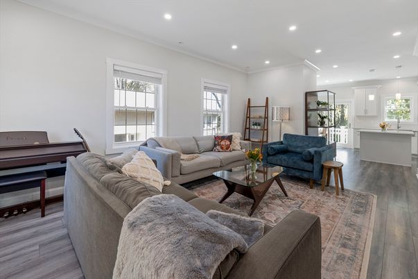 Interior, Living room, Pendant Lights, Piano, Recessed Lighting, Wood Texture Flooring