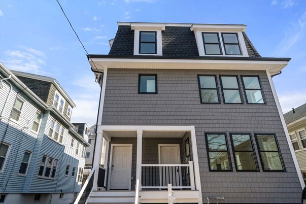 Exterior, Facade, American Foursquare