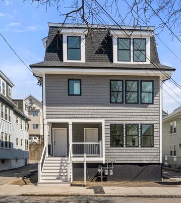 Exterior, Facade, American Foursquare