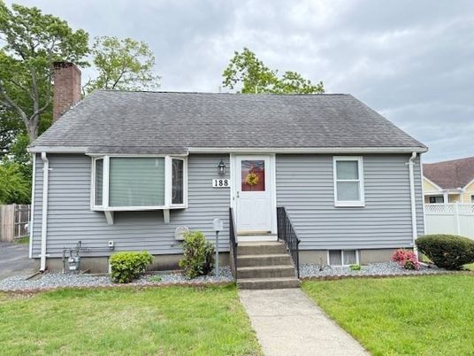 Exterior, Facade, Cape Cod