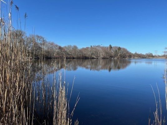 Exterior, Lake