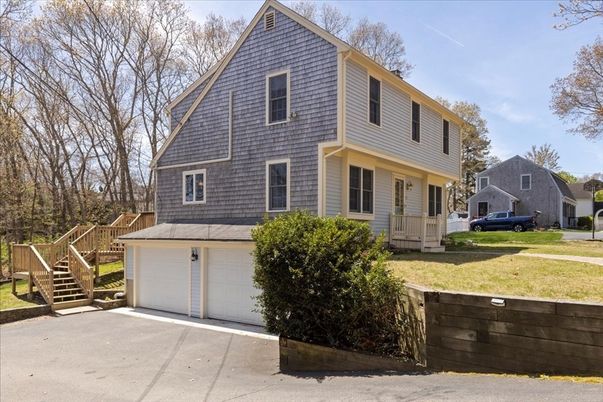 Attached, Exterior, Facade, Farmhouse